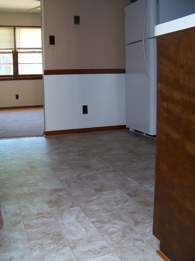Building Photo - 4725 N Greenwell Rd