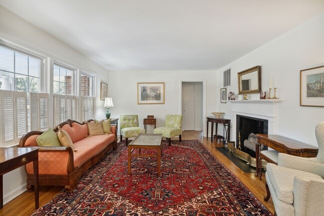 Building Photo - 642 Lindendale Ave