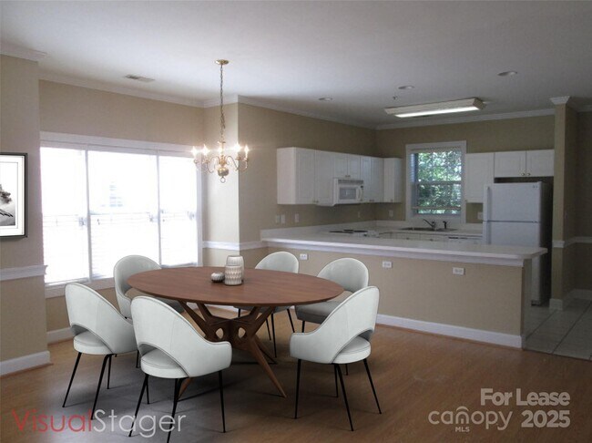Foto del edificio - 9068 Meadow Vista Rd
