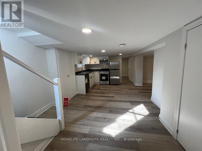 Building Photo - 154 Poyntz Ave