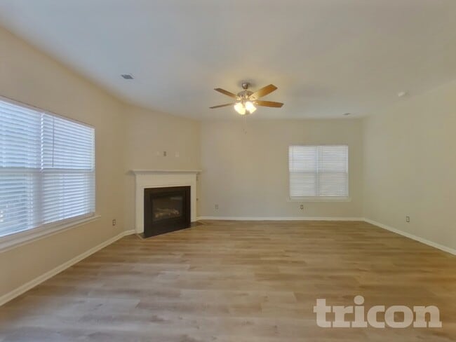 Building Photo - 221 Chestnut Oak Ln