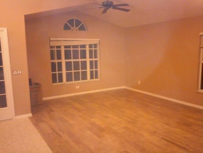 Foto del edificio - 16839 Hawkridge Rd
