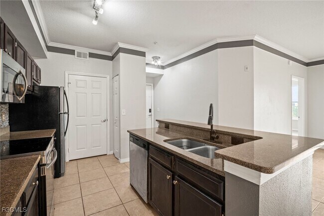 Building Photo - 11550 Villa Grand