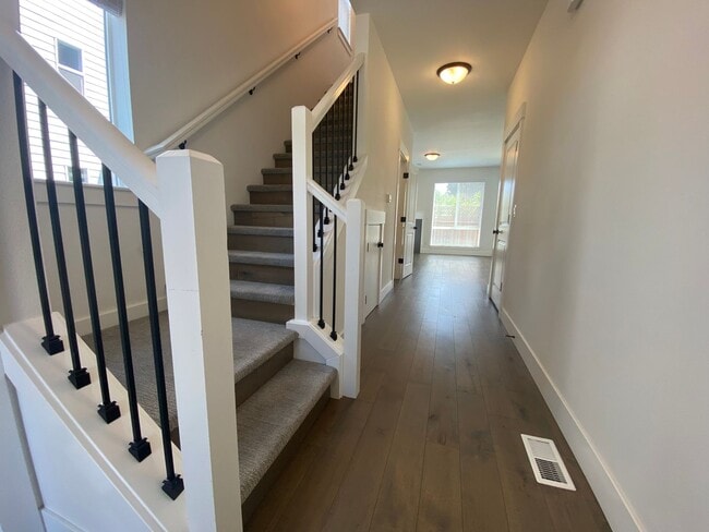 Building Photo - 6622 SE 57th Ave