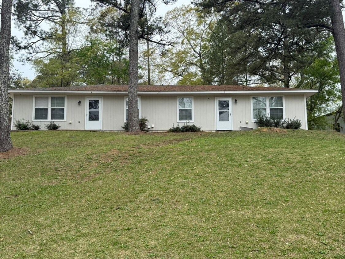 Foto del edificio - 2 Bed 1 Bath Townhome in Quiet Culdesac