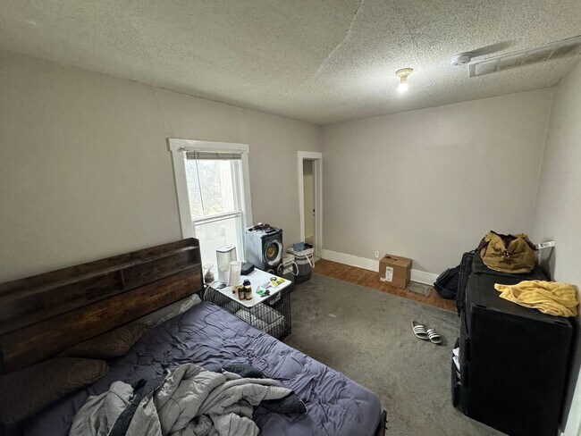 Foto del edificio - Pre-Leasing for 26/27 School Year