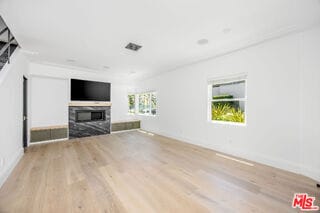 Building Photo - 107 Flores St