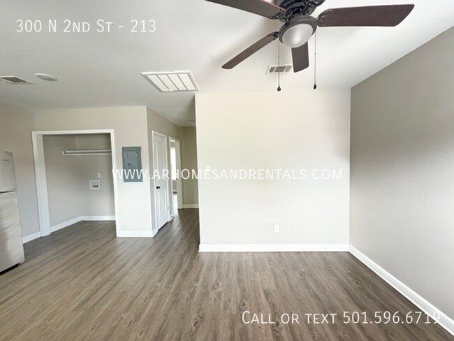 Foto del edificio - 300 N 2nd St
