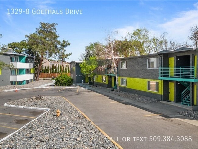 Building Photo - 1329 Goethals Dr