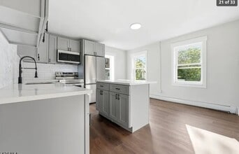Building Photo - 60 Brainard St