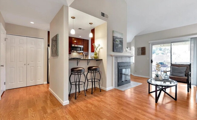 Building Photo - Located in one of Pleasanton’s highly desi...