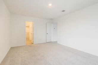 Building Photo - 303 Bush Mdw Ln