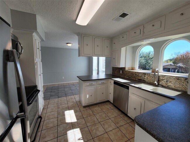 Foto del edificio - 408 Cavender Ct