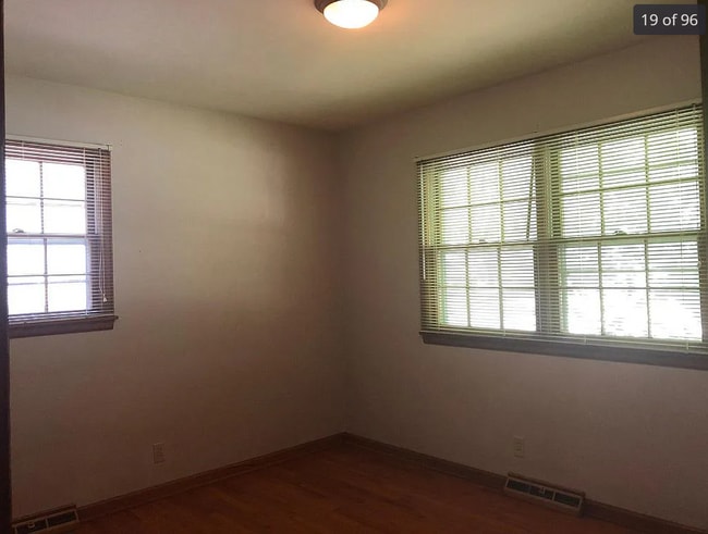 Building Photo - Charming Home in a Prime Central Springfield Location