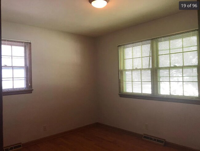 Foto del edificio - Charming Home in a Prime Central Springfield Location