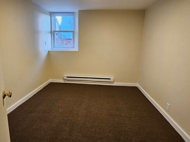 Foto del edificio - 20 Lounsbury Ave