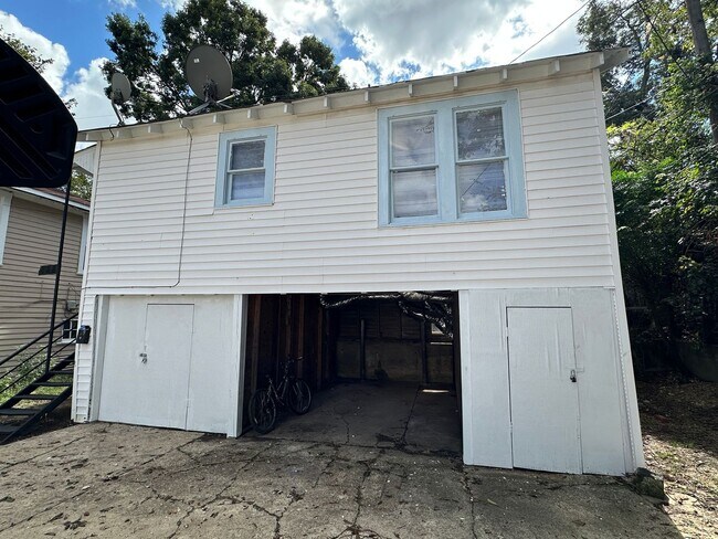 Foto del edificio - Highland - 1 bed 1 Bath - Freshly Painted