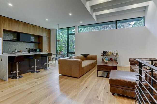 Foto del edificio - 1713 Bluebonnet Ln