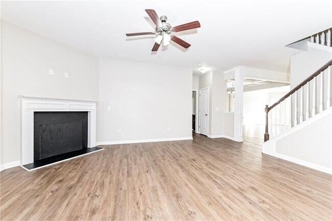 Building Photo - 1142 Paramount Dr