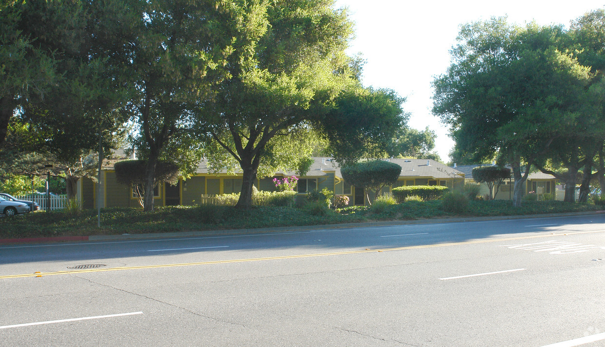 Primary Photo - Saratoga Court