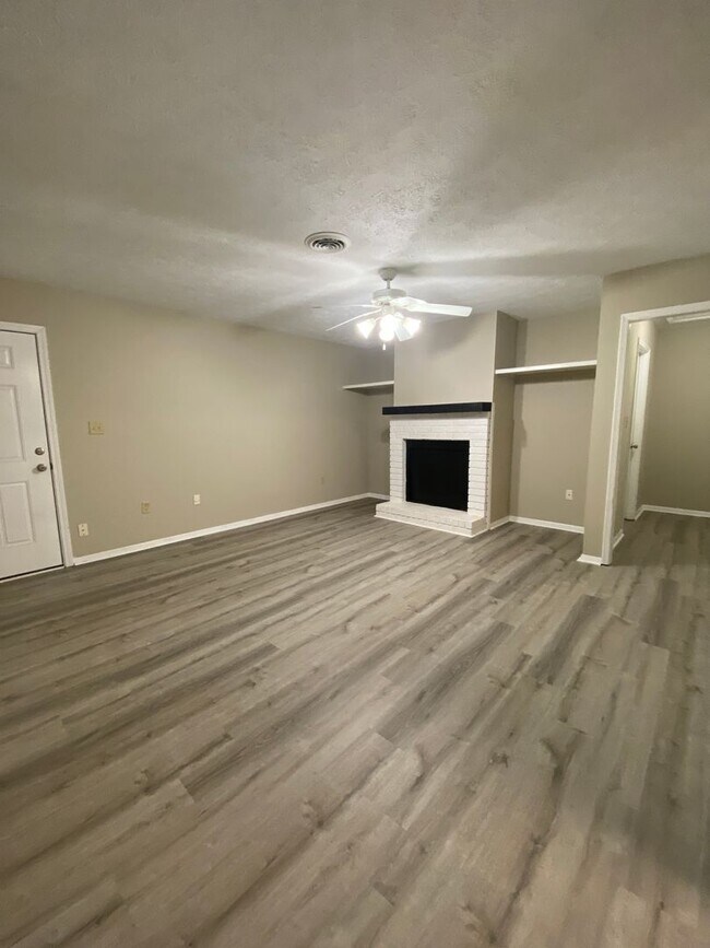 Foto del edificio - 1605/1607 Cedar Shoals Dr