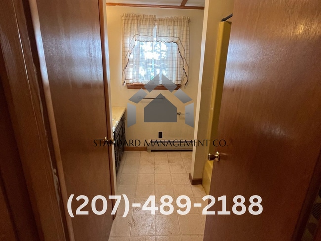 Building Photo - Four Bedroom Single Family House for Rent on Madison St, North Anson