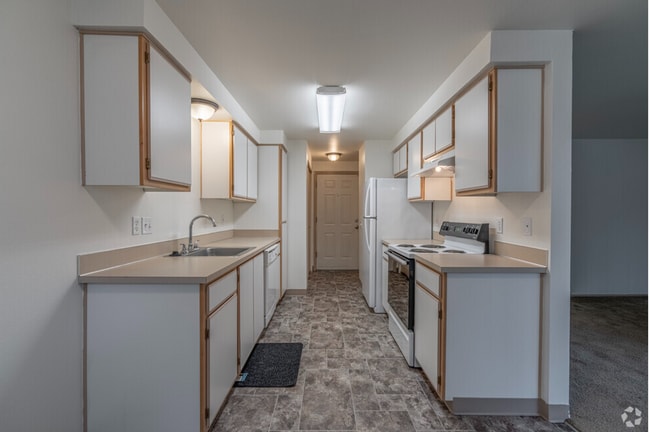 Building Photo - 2 BEDROOM 2 BATH APARTMENT LOCATED IN CORV...