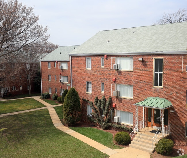 Oakland Apartments Arlington, VA