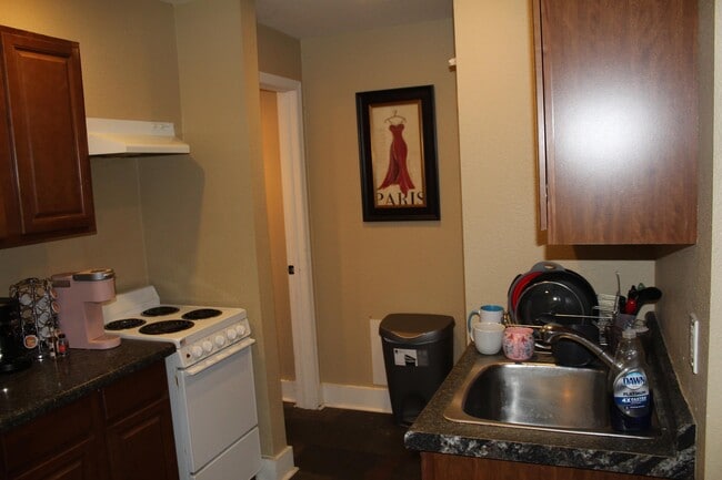 Photo - 932 E College St Townhome