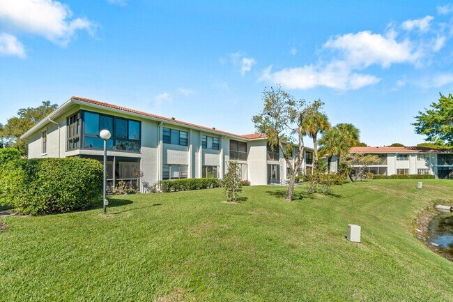 Foto del edificio - 36 Southport Ln