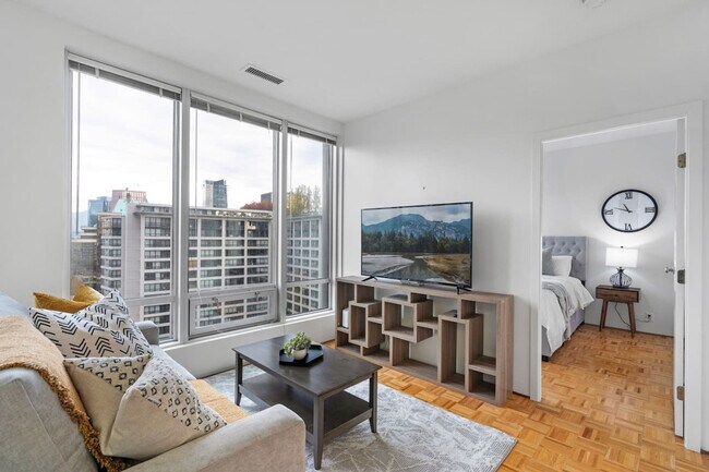 Building Photo - 989 Nelson St.