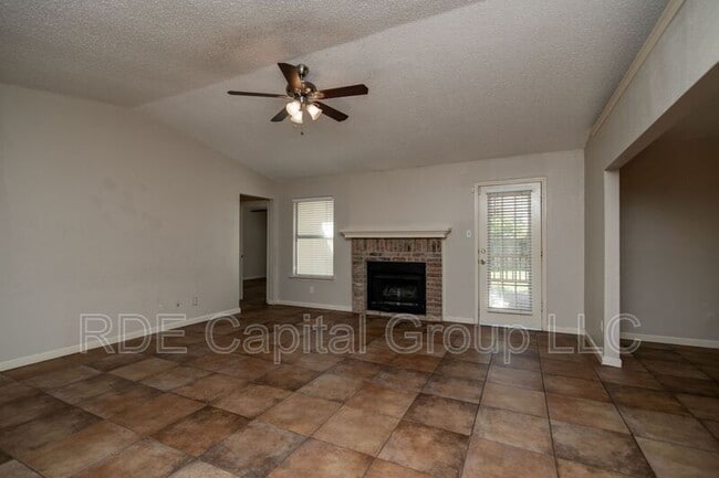 Foto del edificio - 618 Plainview Dr