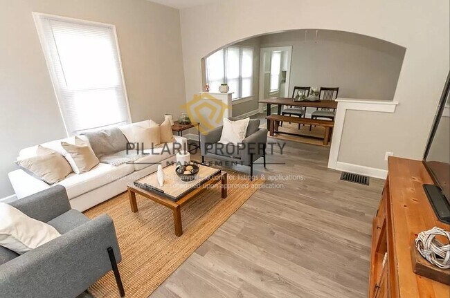 Foto del edificio - Just South of Fountain Square, Updated 2 Bedroom/1 Bathroom Cottage Available NOW!