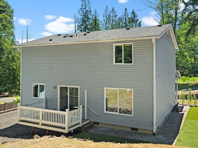 Building Photo - Bright and spacious 3 bed close to Lake Sy...
