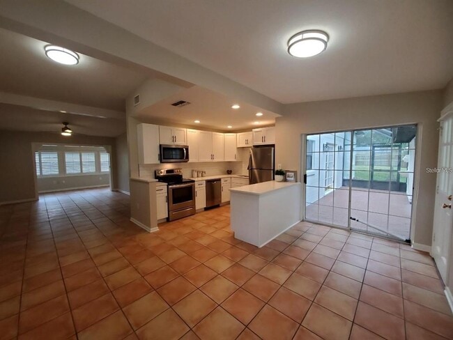 Building Photo - 1812 Pineview Cir