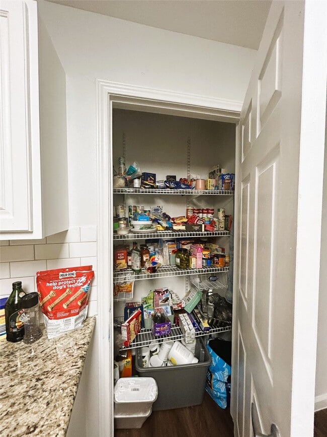 Building Photo - 302 Shoreacres Blvd