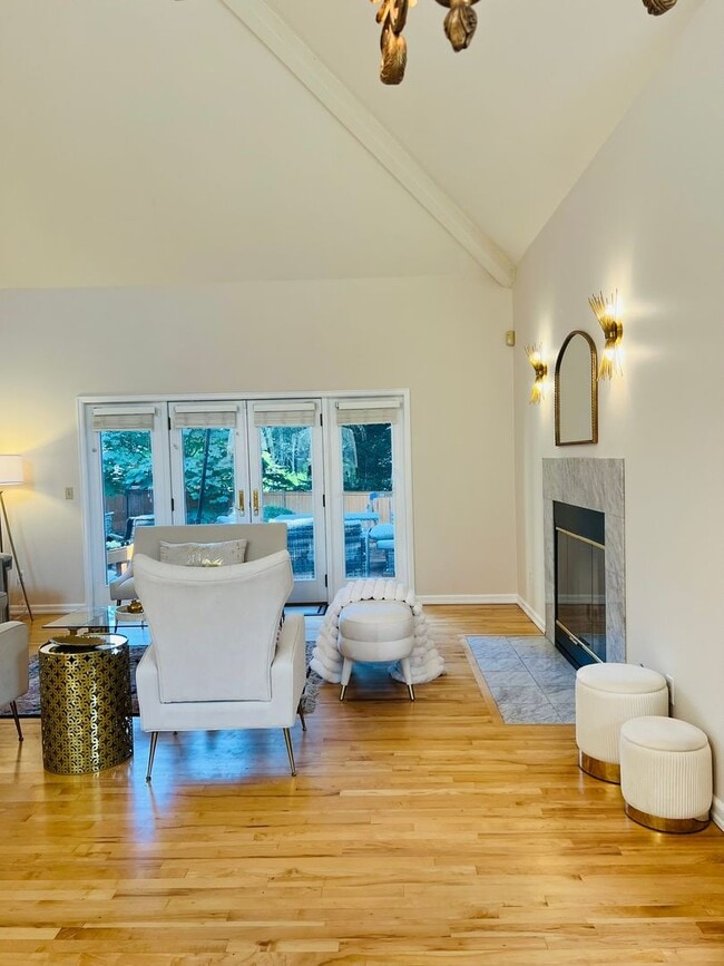 Foto del edificio - Beautiful and Spacious 3BD + Den