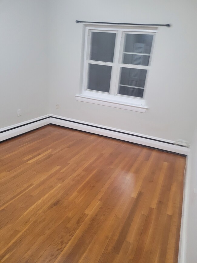 Building Photo - 144 Hemenway St