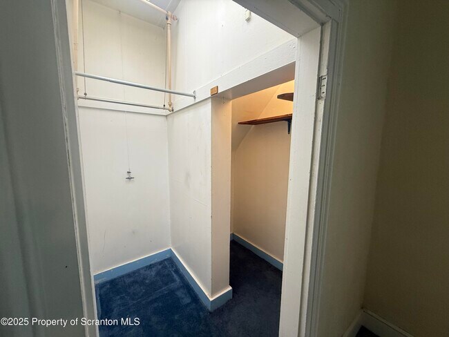 Foto del edificio - 1349 Capouse Ave