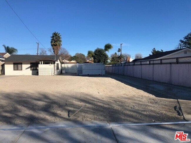 Foto del edificio - 7054 Ranchito Ave