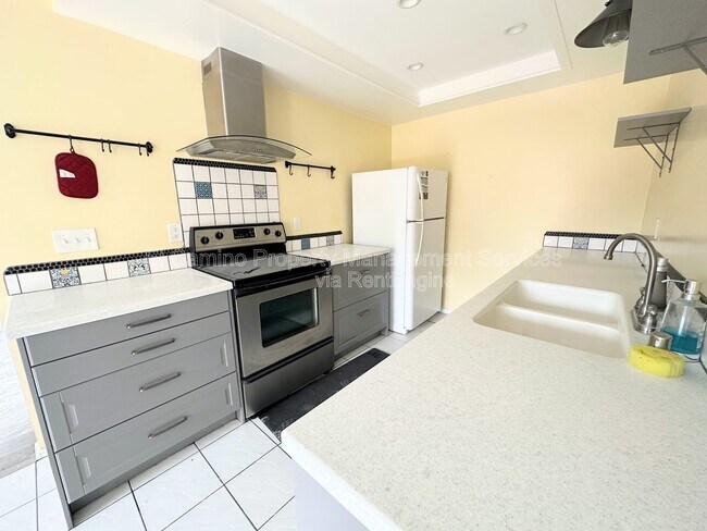 Foto del edificio - 955 Lamark Ln