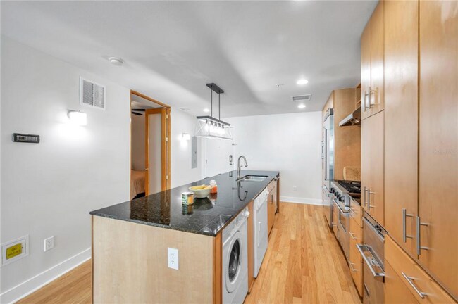 Foto del edificio - 1208 E Kennedy Blvd