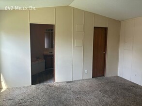 Building Photo - 642 N Mills Dr