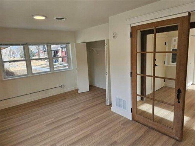 Building Photo - 3225 Minnehaha Pky