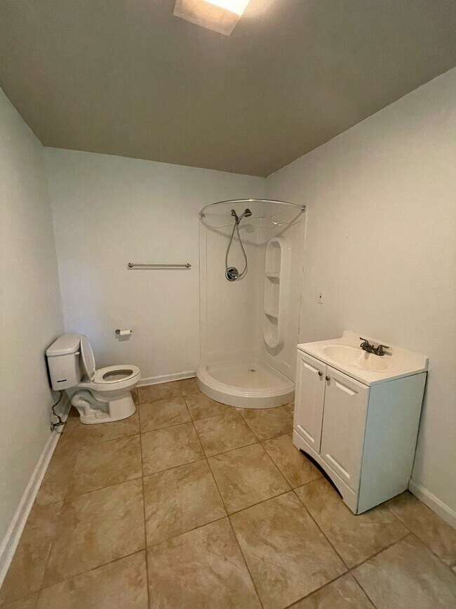 Master bathroom - 13764 Dumaine Ave