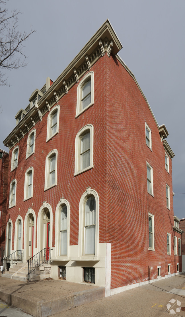 Building Photo - 2101 Spring Garden St