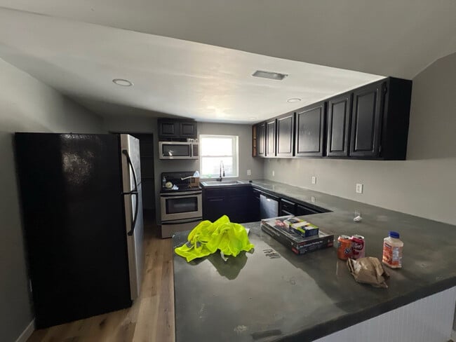 Building Photo - 383 Stewart Rd N