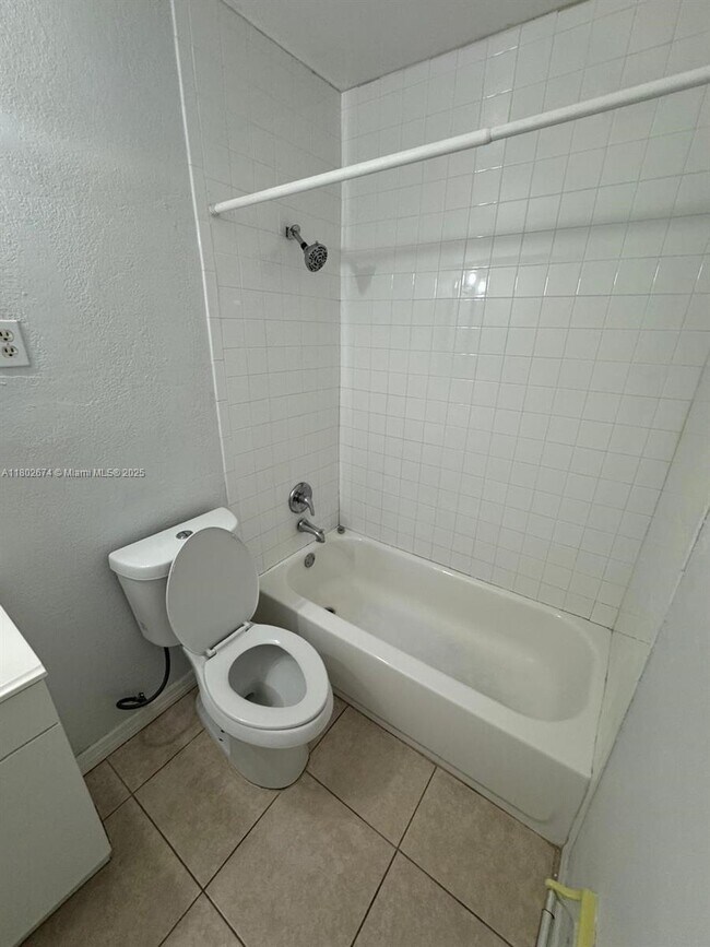 Foto del edificio - 1451 NE 170th St