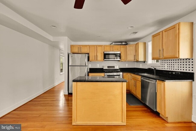 Building Photo - 610 Jefferson St NW