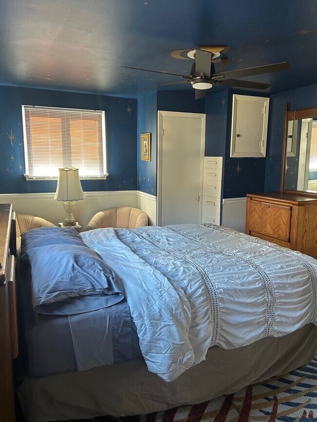 Foto del edificio - Two beds. One bath. Zero stress.